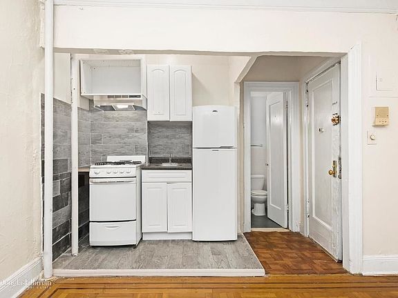 4th image of 1326 2nd Ave #3B
