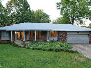 1005 E 10th St, Mountain Grove, MO 65711