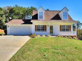 180 Crestwood Dr, Lenoir City, TN 37771