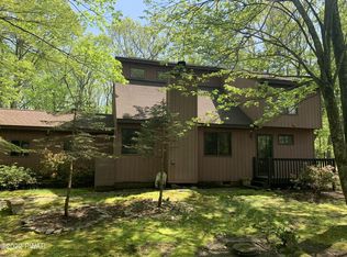 130 Stallion Dr, Lords Valley, PA 18428