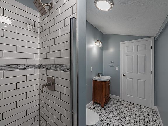 5th image of 412 Borland St