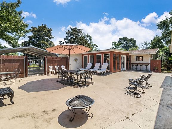 4th image of 619 Creole Ln