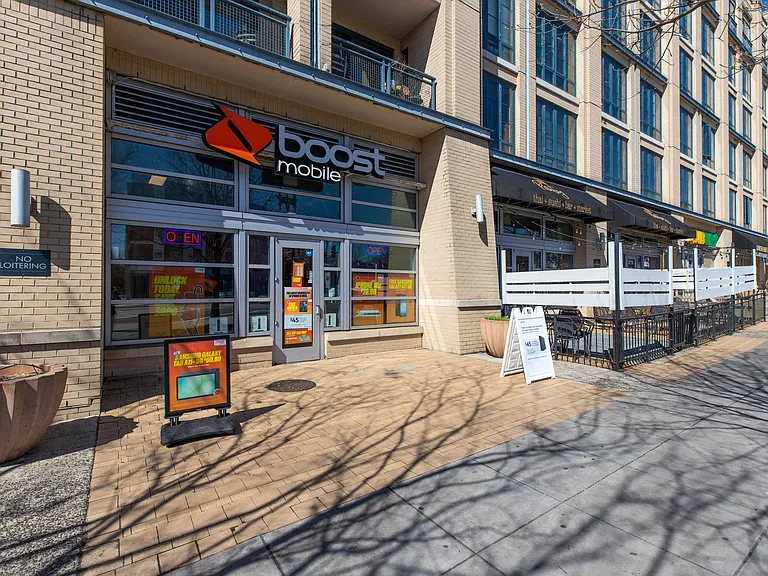 Retailers nearby