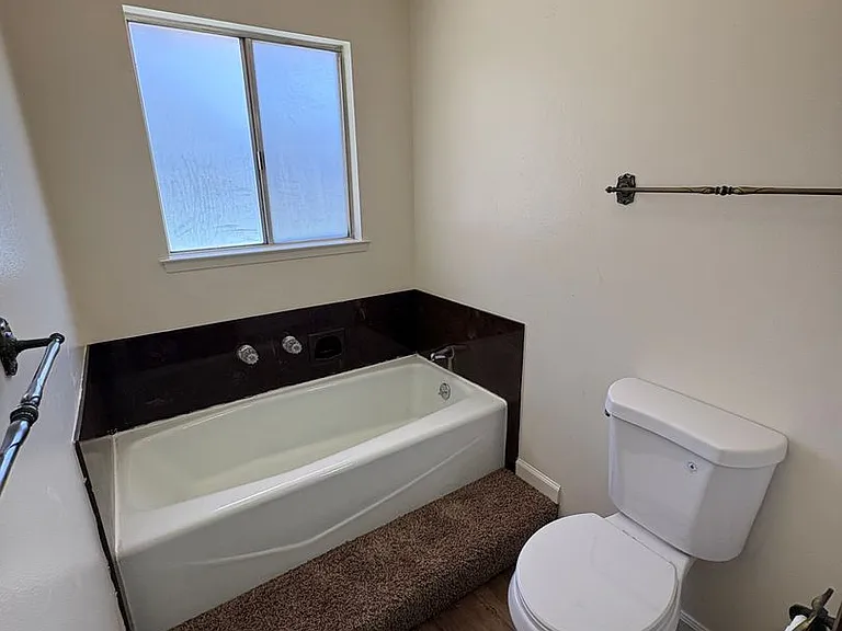2943 W Ashland Ave — Photo 14