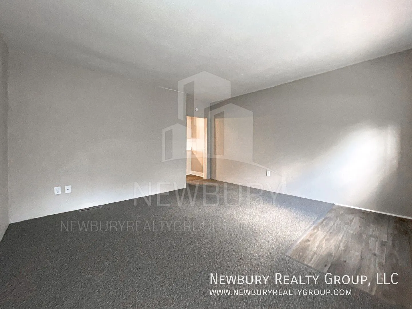 Charming 2 Bedroom, Townhouse Style Apartment - A Must See! — Photo 4