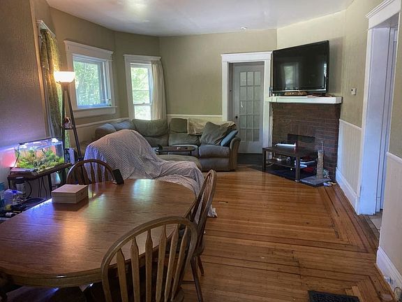 2nd image of 696 Richmond Ave #1
