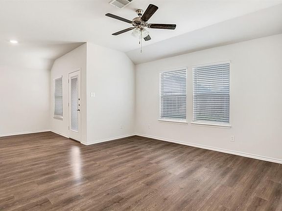4th image of 1111 Dewy Glen Ln