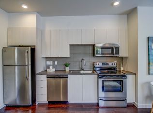 Available Now - Eastbank Quarters #4 - Corner Unit High Ceilings And Ample Windows!, Portland, OR 97202