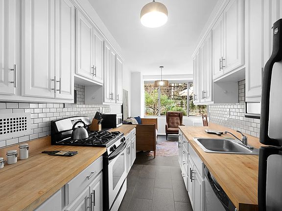 5th image of 315 W 70th St APT 1I