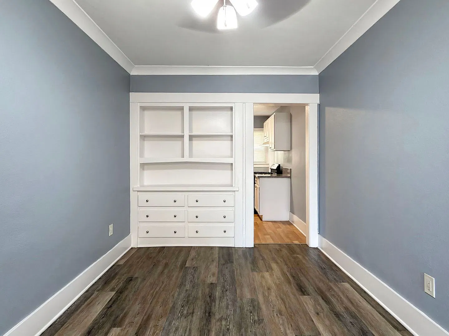 LB1813 — Photo 2
