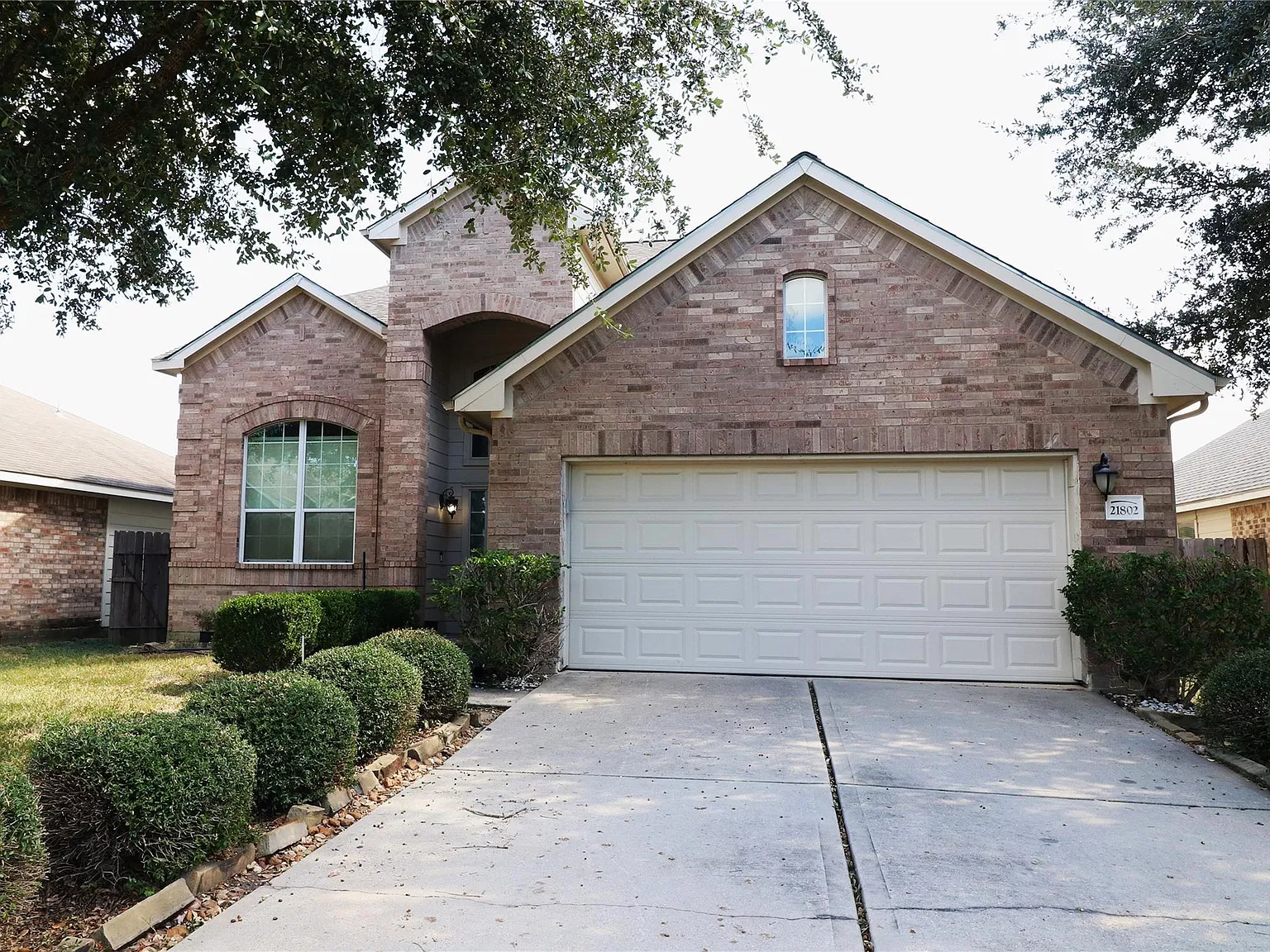 5 bed, 3.5 bath, 2739 sqft, $2,500 — Photo 1