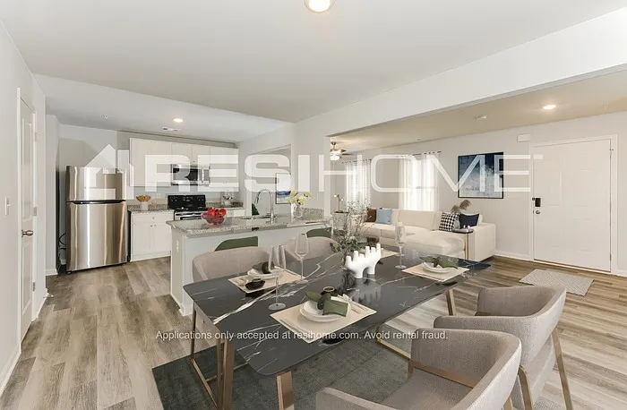 4 bed, 2.5 bath, 2000 sqft, $1,995 — Photo 3
