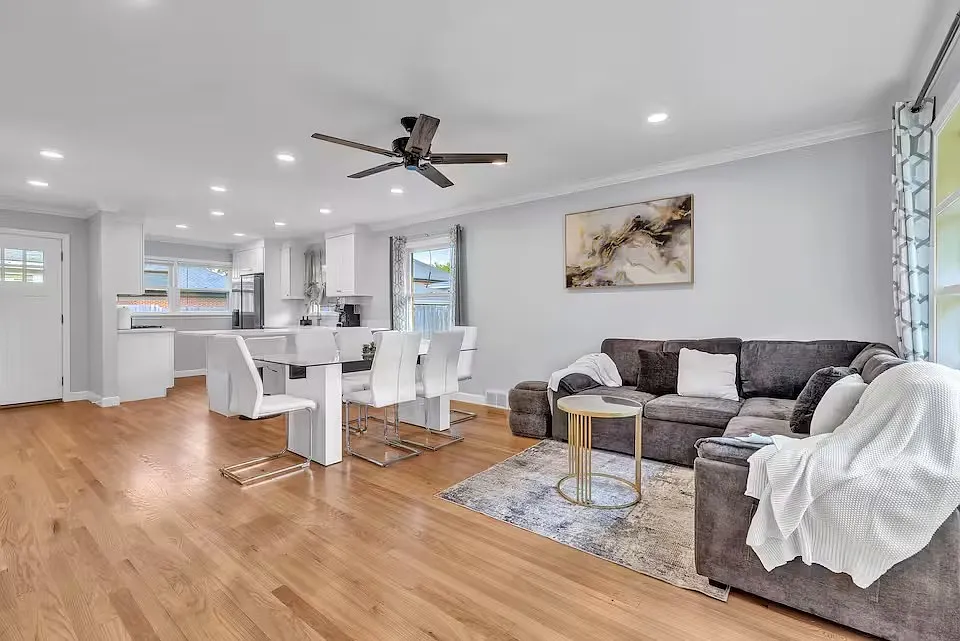 3 bed, 1.5 bath, 1480 sqft, $9,900 — Photo 3