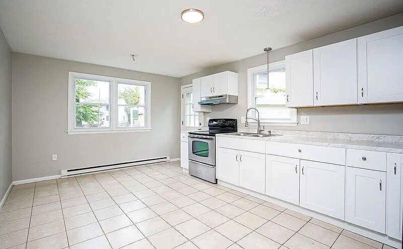 2 bed, 1.0 bath, $1,800 — Photo 2