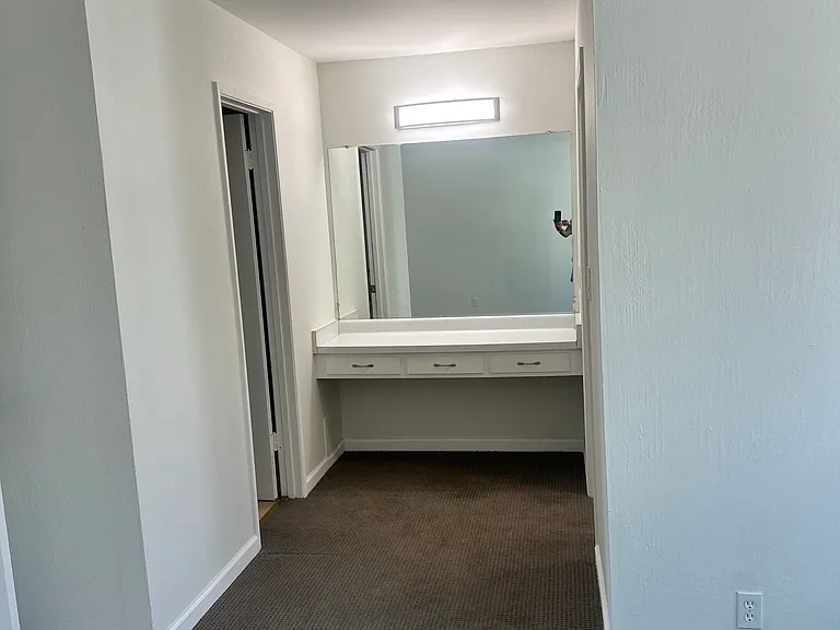 MADISON APARTMENT — Photo 9