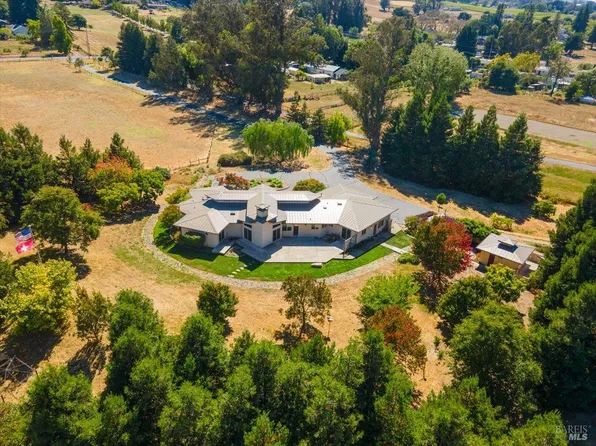5185 Hessel Road, Sebastopol, CA 95472