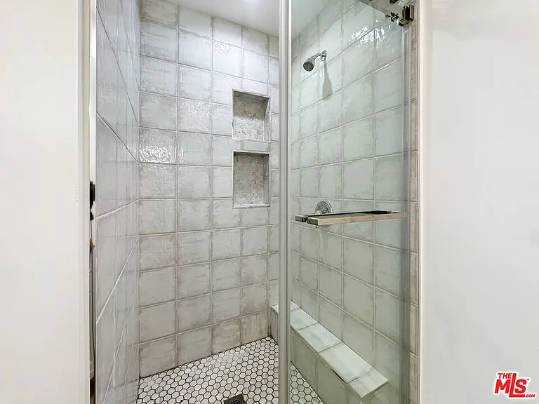 5930 Willoughby Ave — Photo 14
