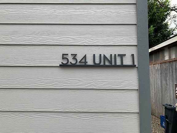 2nd image of 534 NW 13th St Unit 1