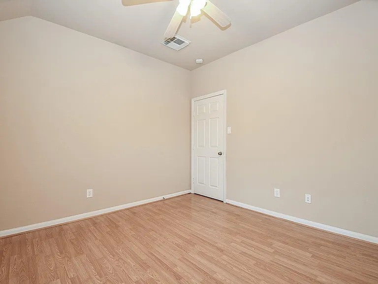 21502 Venture Park Dr — Photo 19