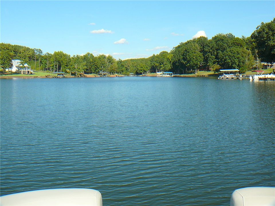 2nd image of 146 Waterside Dr