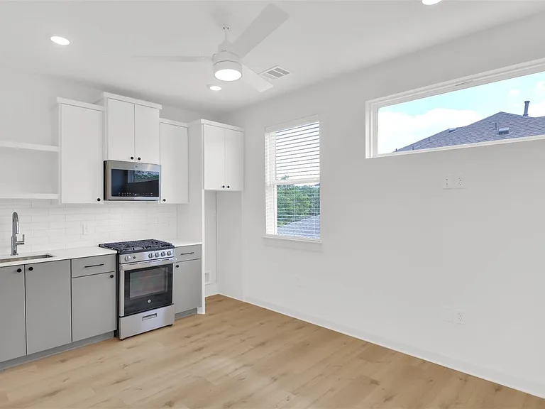 7208 Providence Ave #2 — Photo 5