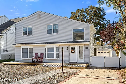 1850 Shore Blvd Photo 1