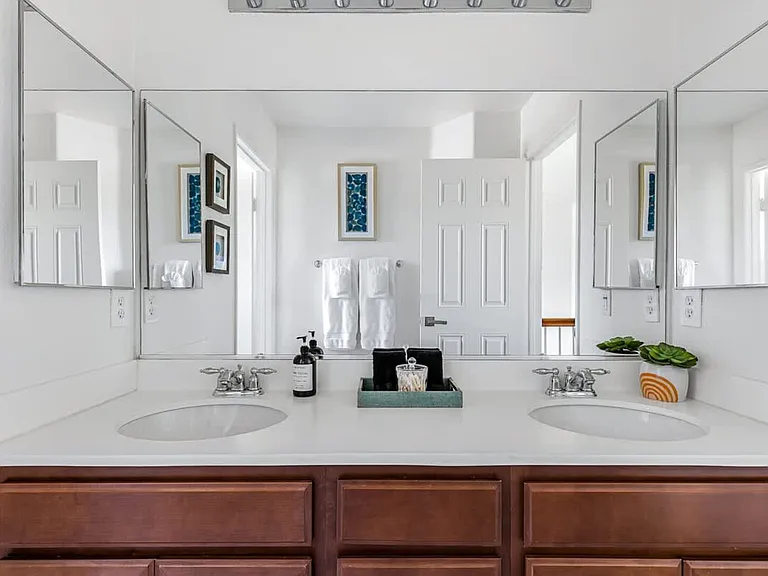 Del Lago Ct — Photo 24