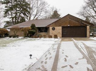 467 Karl Dr, Richmond Heights, OH 44143