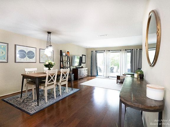 4th image of 755 Peninsula Ct