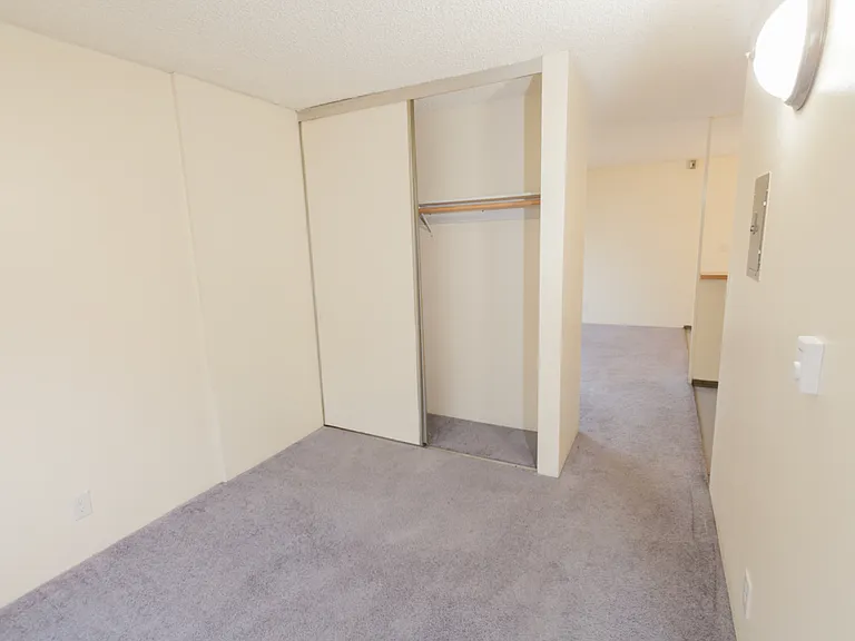 4130 11th Ave NE #1008 — Photo 5
