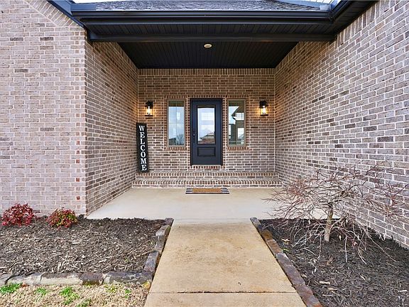3rd image of 713 Saffron Ave