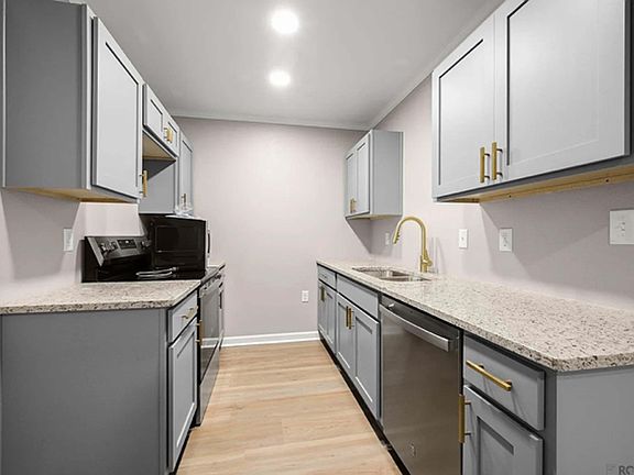 3rd image of 10011 Avenue B