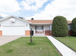 1909 Catherine Dr, Bismarck, ND 58501