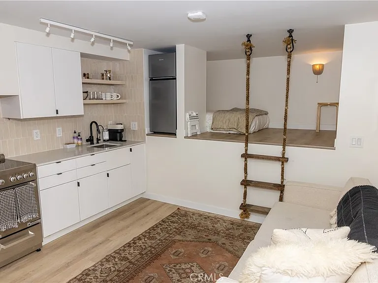 160 Avenida Florencia #C — Photo 8