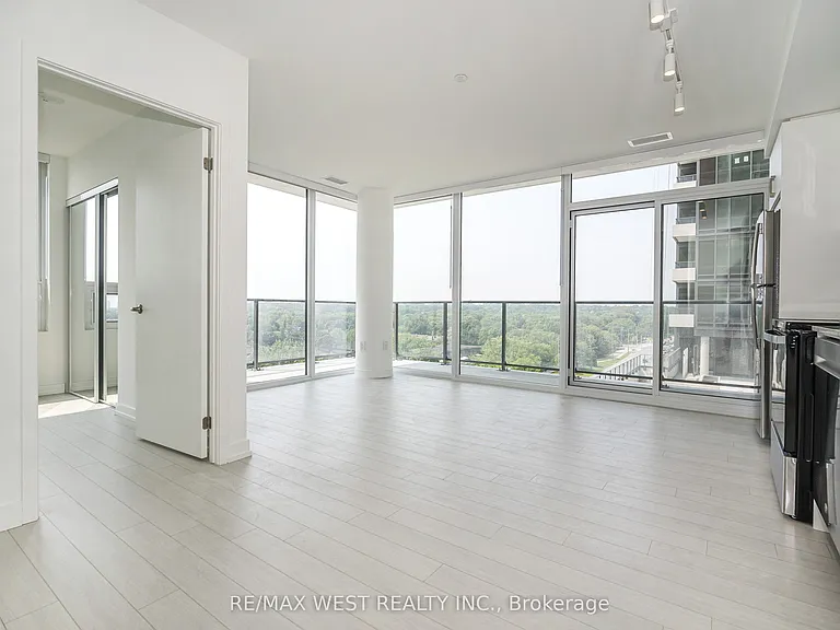 4010 Eglinton Ave W #815 — Photo 3