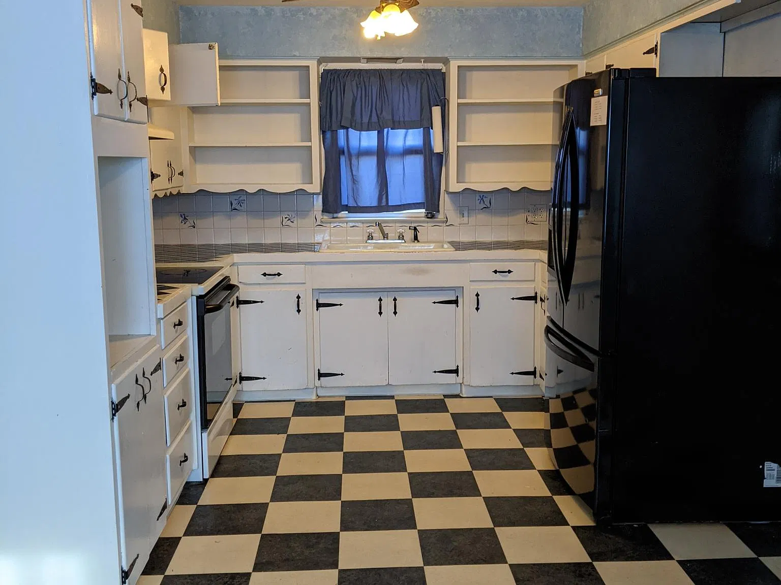 3 bed, 1936 sqft, $1,400 — Photo 2