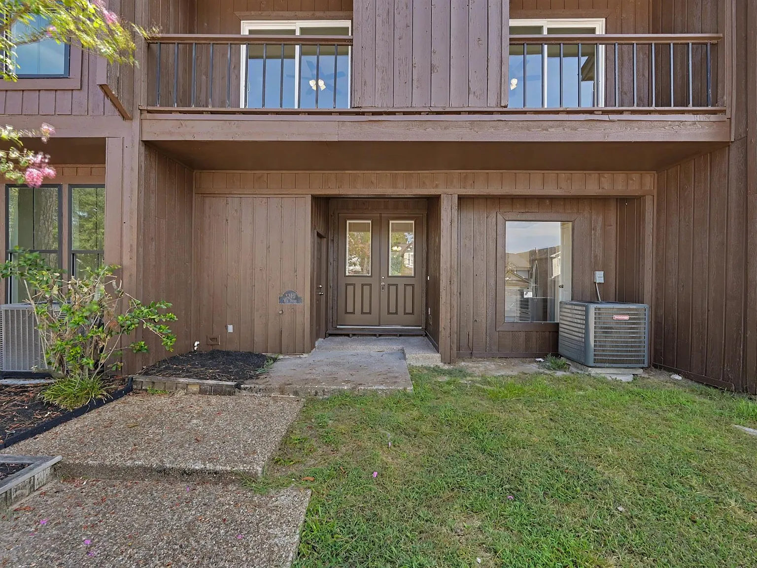 3 bed, 2.5 bath, 1472 sqft, $1,750 — Photo 2