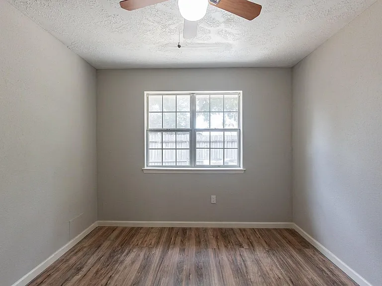 2721 Carson Dr — Photo 9