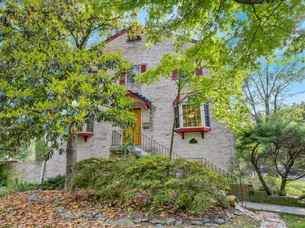 10401 Courthouse Dr, Fairfax, VA 22030