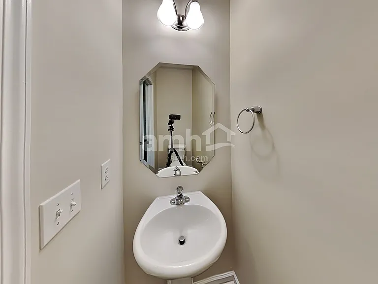 1056 Joselynn Dr — Photo 8