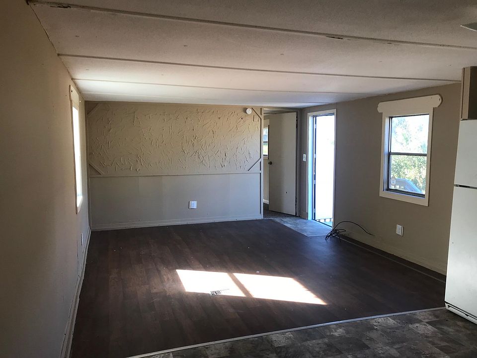 2nd image of 110 Julia Elaine Ct