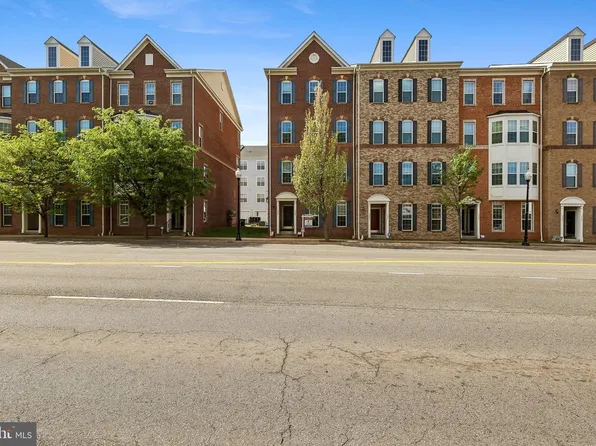 9581 Center St, Manassas, VA 20110