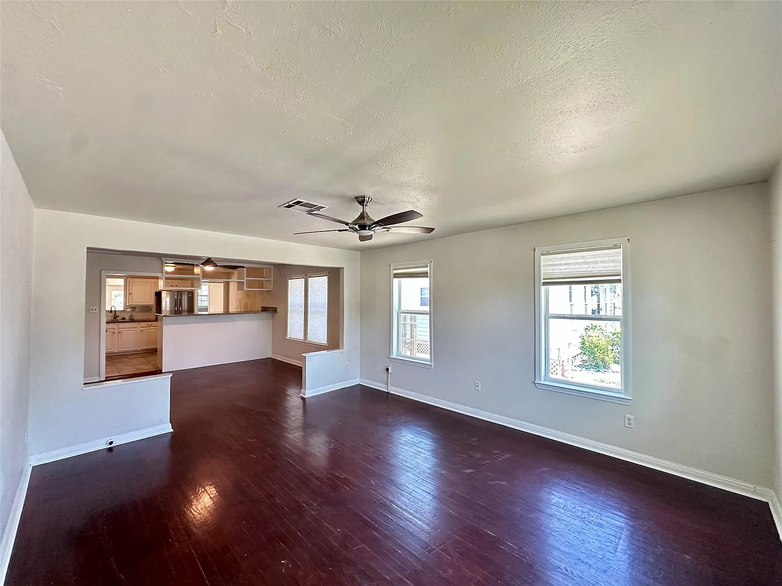 3 bed, 3.0 bath, 1432 sqft, $1,800 — Photo 3
