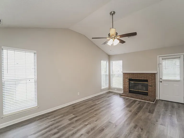 8908 Chesham Dr — Photo 4