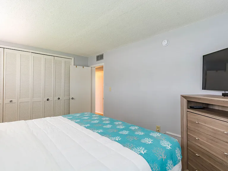 Imperial Palms Apartments — Photo 19