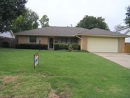 Home for Sale in Warr Acres, Oklahoma $115,000