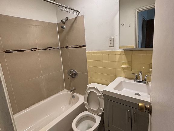 2nd image of 207 48th St #4