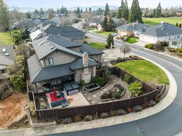 34 Jack Nicklaus Rd, Medford, OR 97504