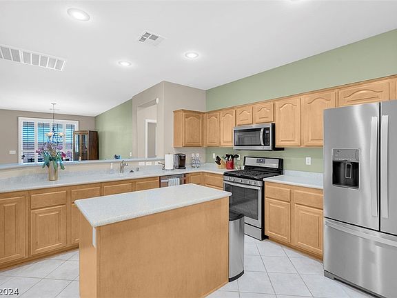 4th image of 11037 Village Crest Ln