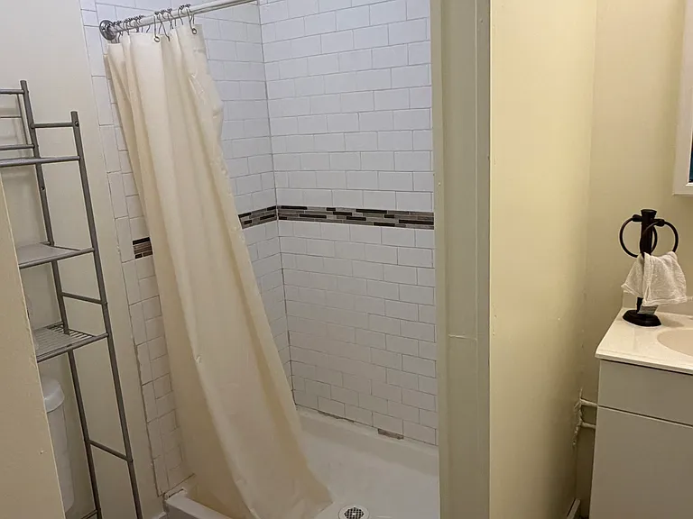 1184 Pembroke St — Photo 4